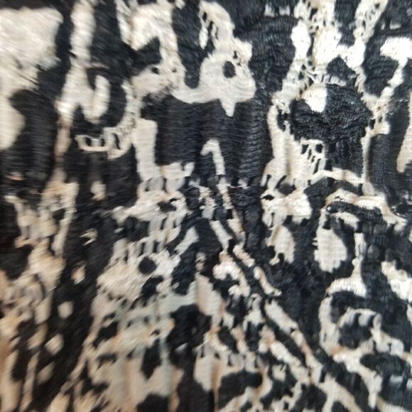 EAST 5TH SHIRT SLEEVE BLACK WHITE TOP. AT-LARGE. - Picture 12 of 16